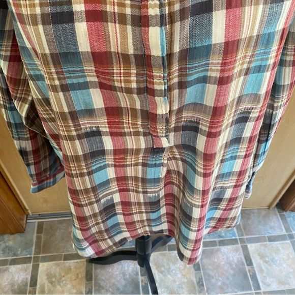 Trovata Birds of Paradis • Colour Plaid Hidden Placket Henley Blouse - Picture 6 of 12